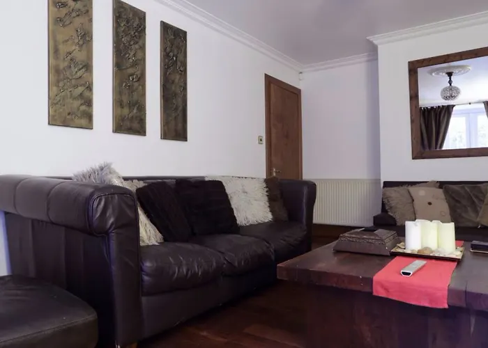 2 Bedroom Flat Near Edinburgh Playhouse
