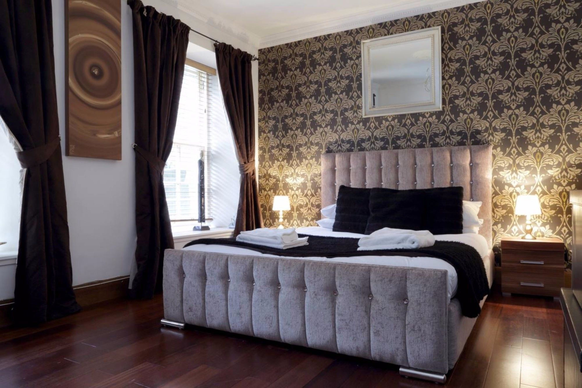 2 Bedroom Flat Near Playhouse Apartment