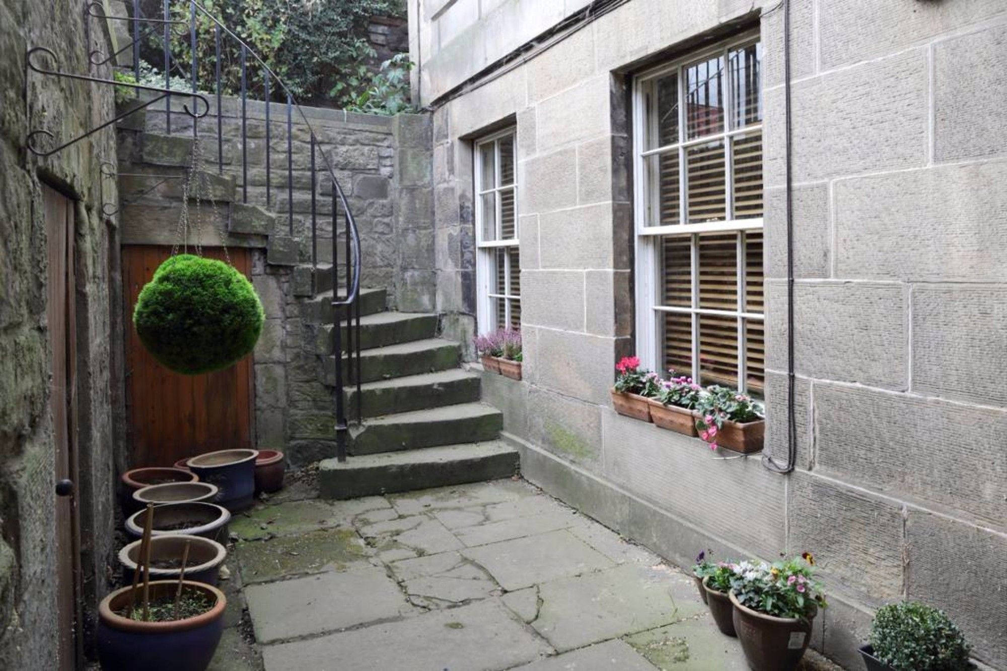 2 Bedroom Flat Near Playhouse * Edinburgh